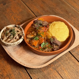 [TOCANA OAIE] Mutton stew, polenta and pickled mushrooms - 600 g