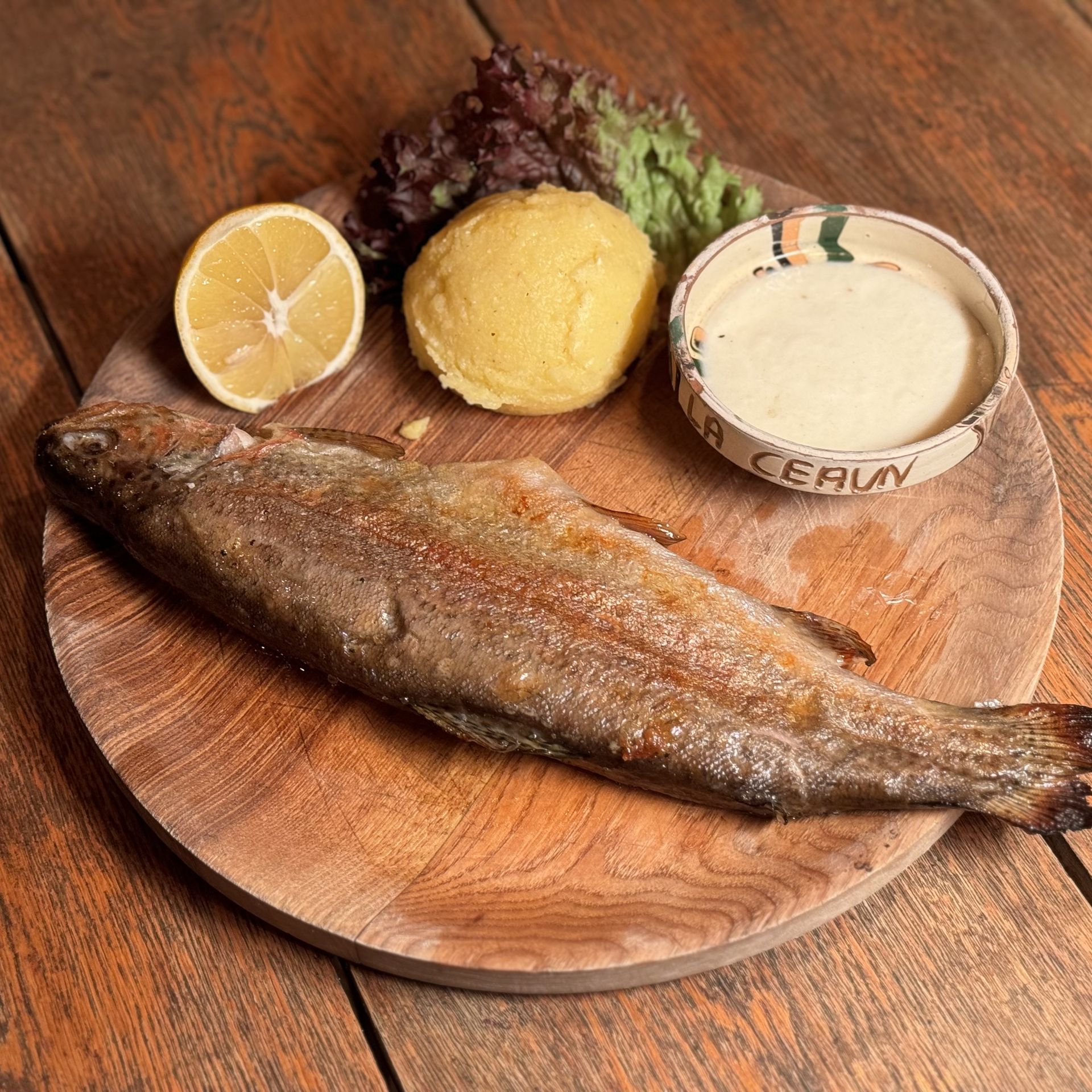 Grilled trout with polenta and garlic sauce - 450 g