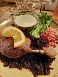 [RATA PE VARZA] Leg of duck on red cabbage and horseradish sauce- 450G
